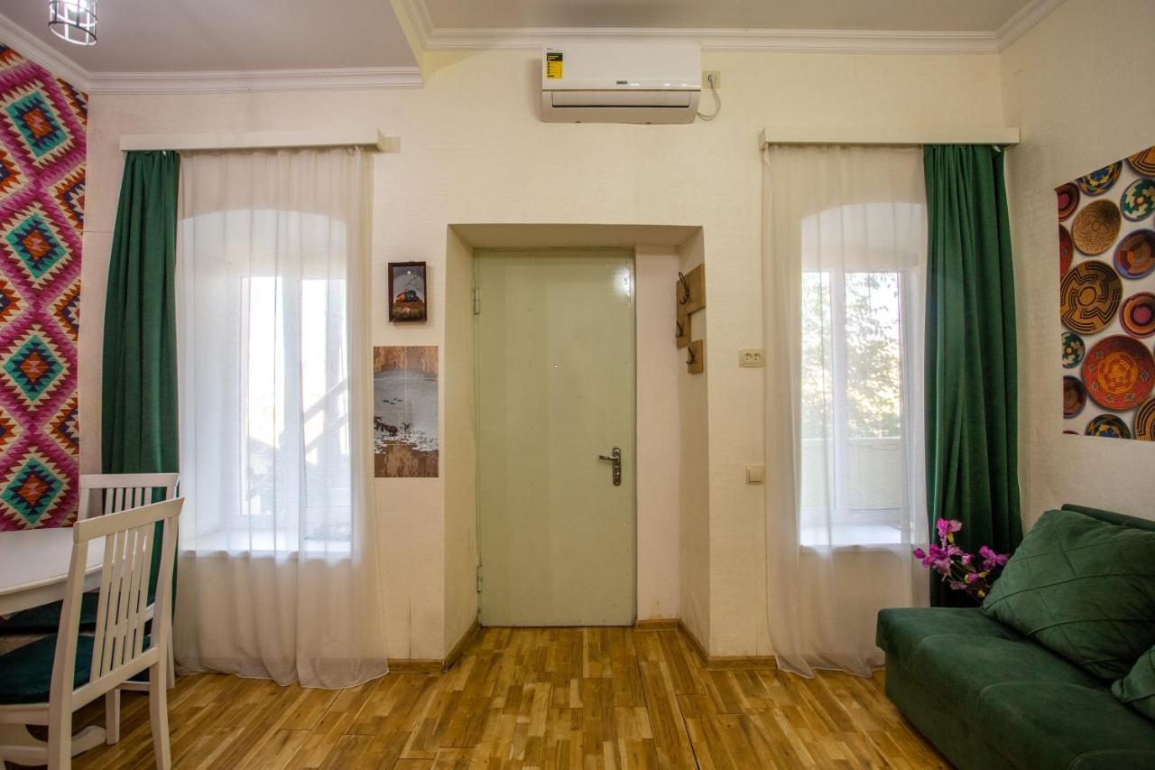 Downtown Apartment Near Sulfur Baths Tbilisi Exterior photo