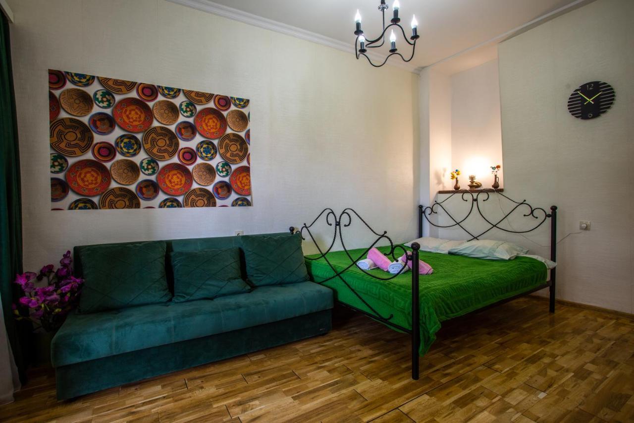 Downtown Apartment Near Sulfur Baths Tbilisi Exterior photo